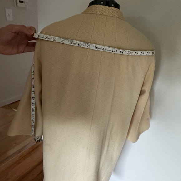 Paul R. Nissen, Vintage Butter Cream Wool Coat with (3) Smart Large Buttons - Picture 12 of 13